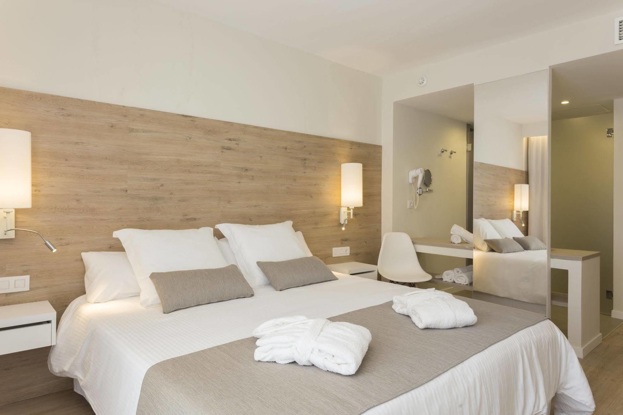 Aluasoul Ibiza - Adults Only Hotel Es Canar  Bagian luar foto